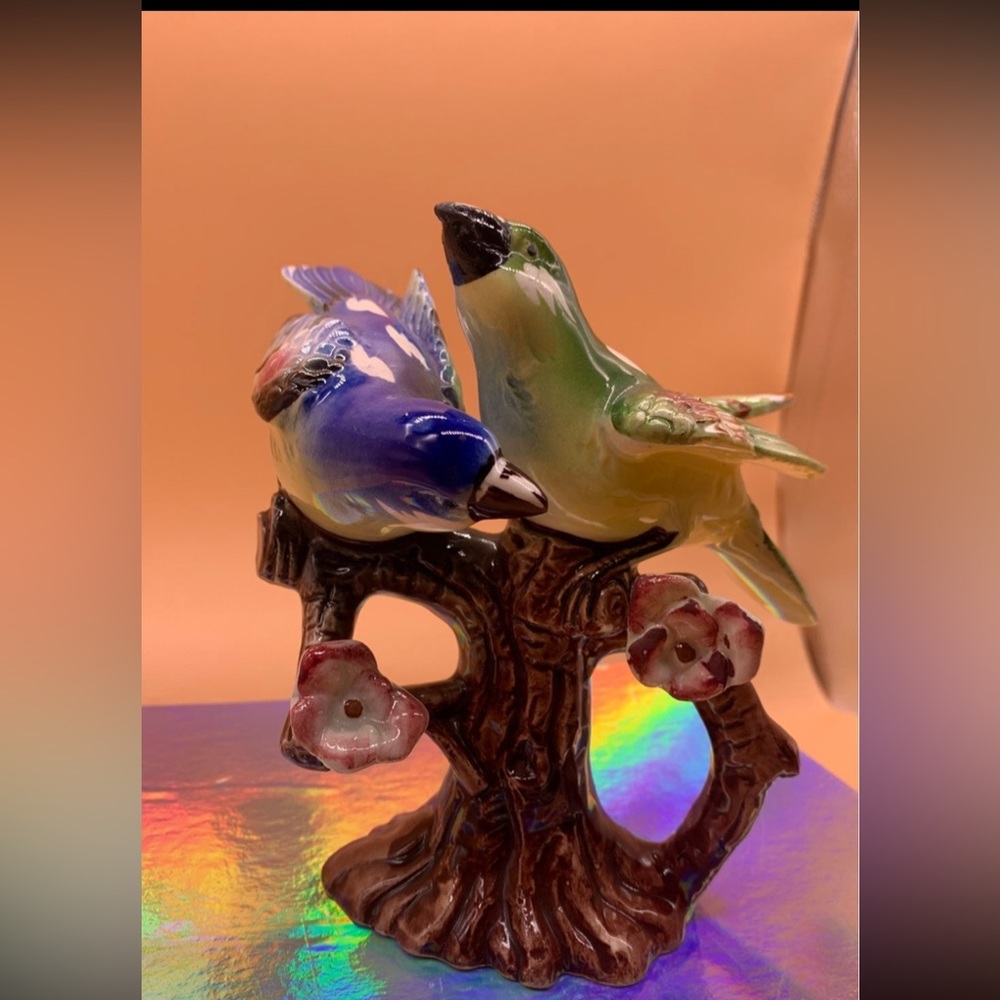 6" THAMES JAPAN colorful HAND PAINTED BIRDS FIGURINE